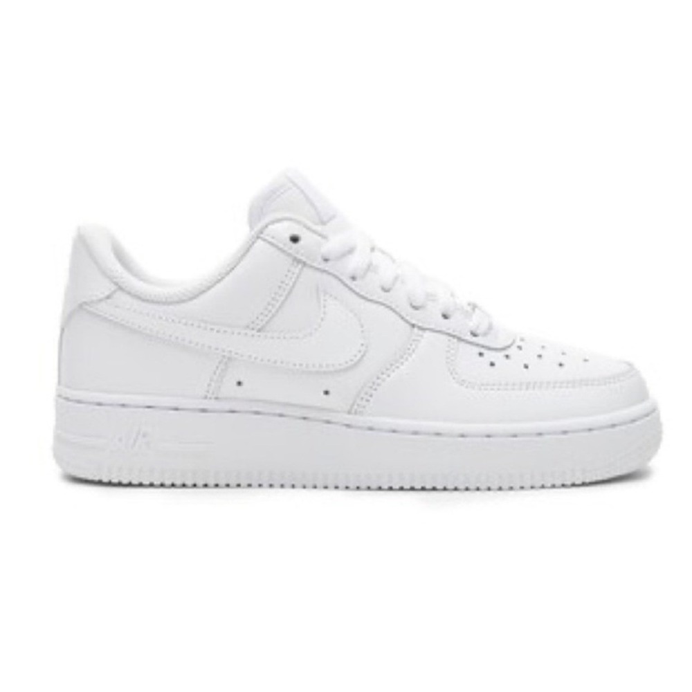 Nike Air Force 1 '07 Triple White Women's Size 8 Low-Top Sneakers - Picture 1 of 7